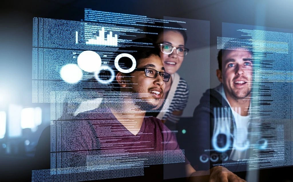 Équipe de développeurs collaborant sur des projets IA avec interfaces holographiques